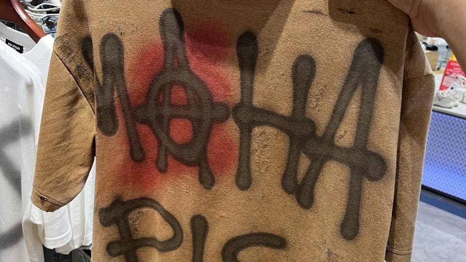 รับผลิตเสื้อผ้าแฟชั่น เสื้อขาด เสื้อเป็นรู เสื้อขาดรุ่ย