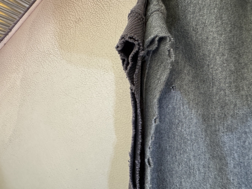 ผลิตเสื้อผ้า - รับตัดเสื้อขาด เสื้อเป็นรู รับทำเสื้อเก่า ทำเสื้อวินเทจ ชายเสื้อขาดรุ่ย คอเสื้อขาดรุ่ย - 5