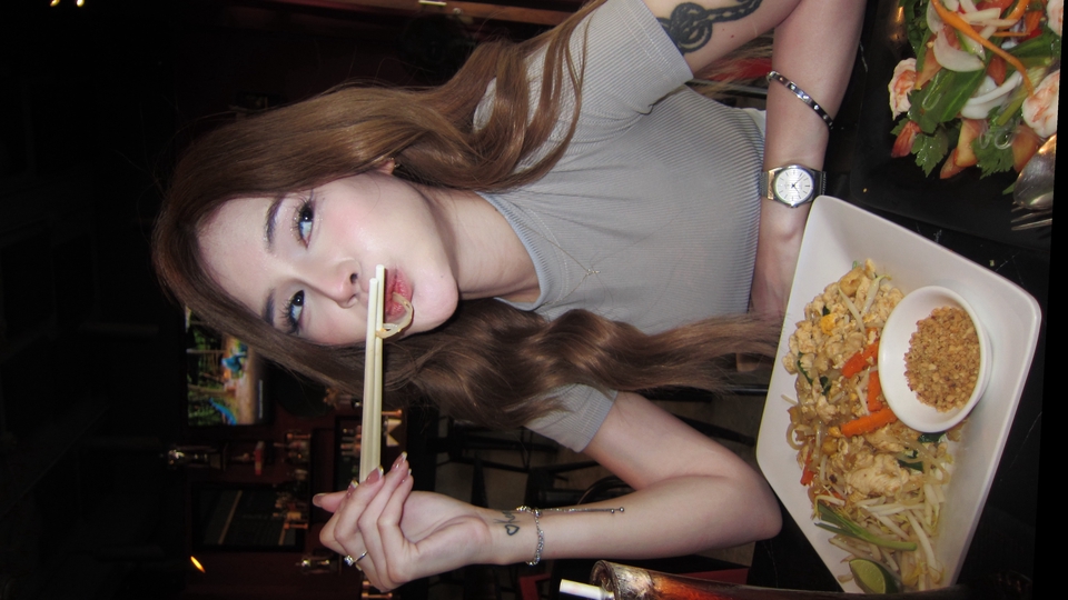 รับงานไปทานข้าวเป็นเพื่อน รับฟังปัญหา เม้ามอย