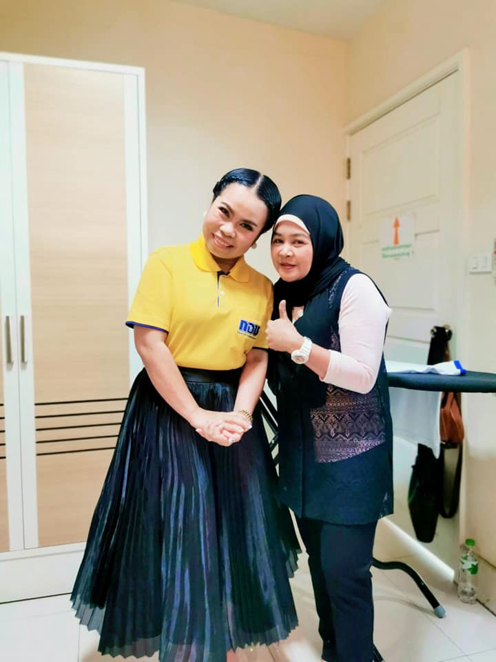 ช่างแต่งหน้ารับปริญญา แต่งหน้าทำผมสวย รับจ้างแต่งหน้า