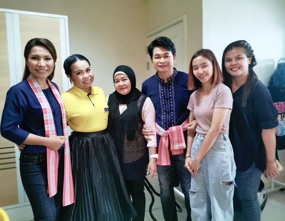 ช่างแต่งหน้ารับปริญญา แต่งหน้าทำผมเพื่อนเจ้าสาว รับแต่งหน้าเจ้าสาว