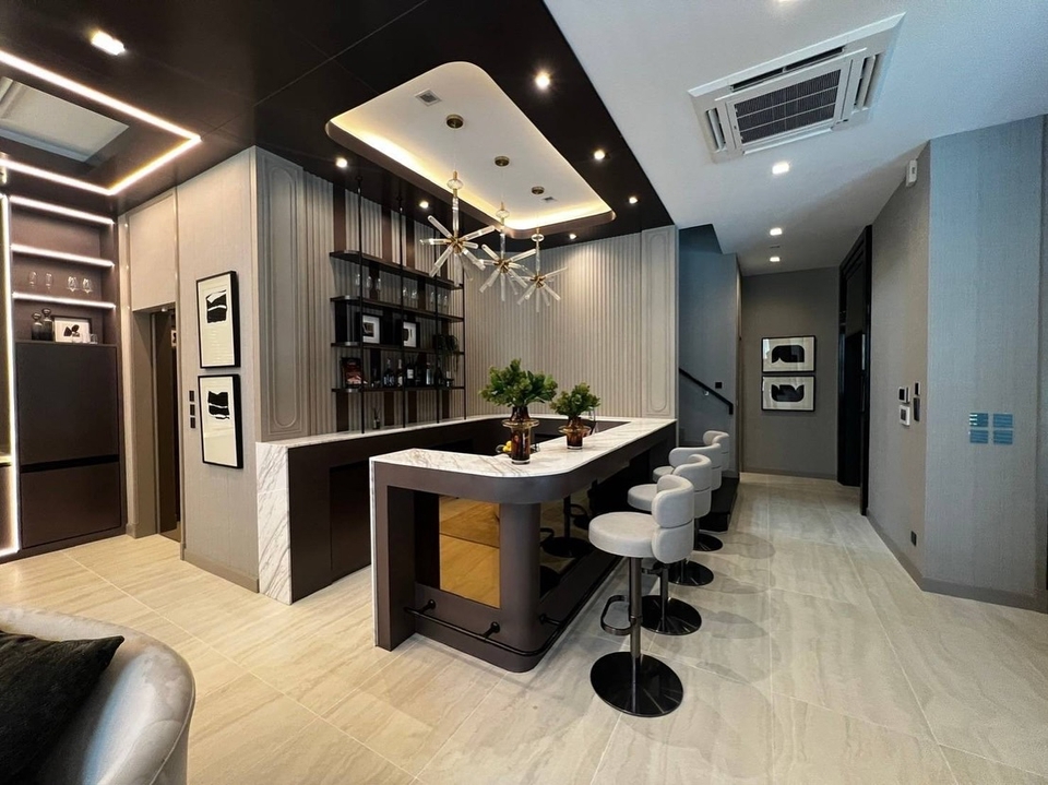 ออกแบบตกแต่งภายในบ้านหรู บาร์เครื่องดื่มสวยงาม