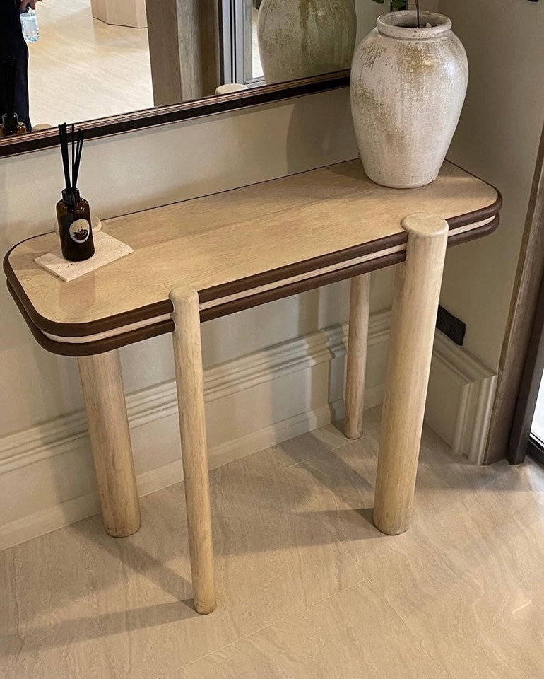 ออกแบบตกแต่งภายในบ้านสวย  โต๊ะไม้โมเดิร์น