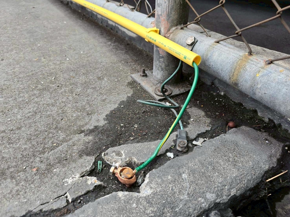 ผู้รับเหมาก่อสร้าง ต่อเติมบ้าน งานระบบไฟฟ้า สายไฟชำรุด