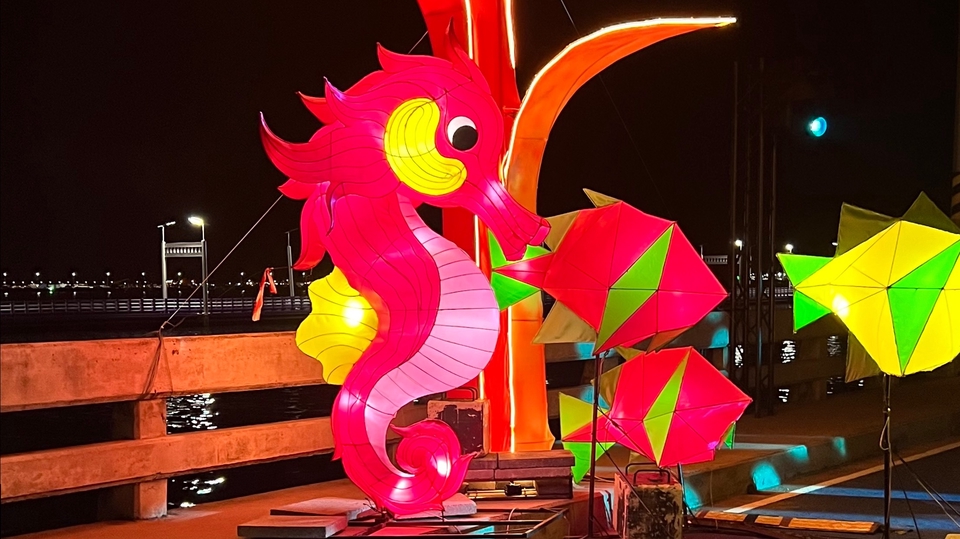 รับจัดแสดงโชว์ - ประติมากรรมโคมไฟ - 7