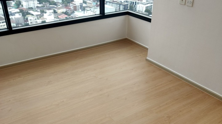 ปูพื้นกระเบื้องยาง SPC