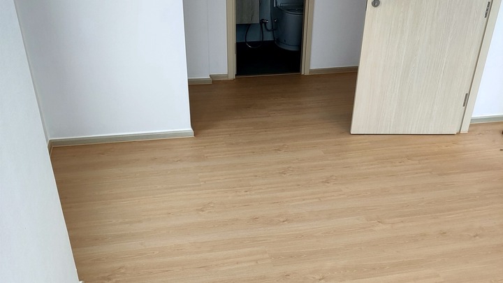 ปูพื้นกระเบื้องยาง SPC