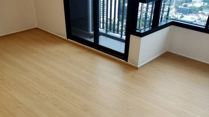 ปูพื้นกระเบื้องยาง SPC