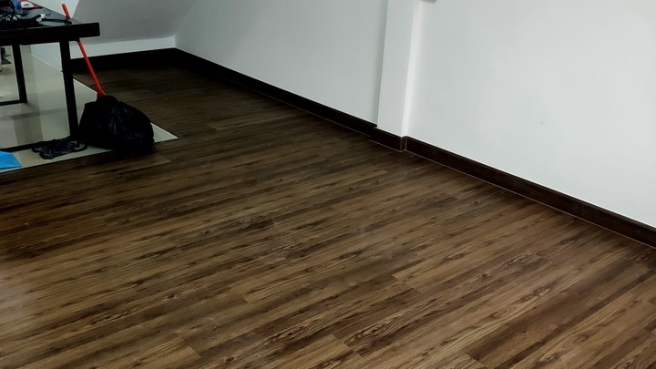 ปูพื้นกระเบื้องยาง SPC