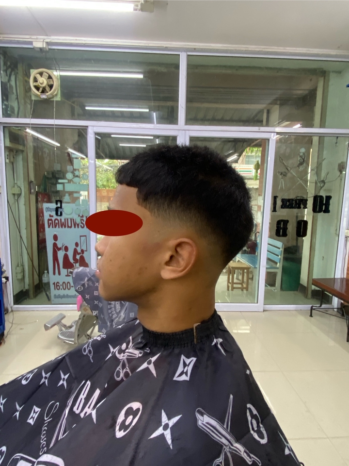 ตัดผมนอกสถานที่ ช่างตัดผมให้บริการตัดผมชาย ทรงผมรองทรง เฟดผมสวยๆ ช่างตัดผมมืออาชีพ พร้อมบริการตัดผมถึงบ้าน ตัดผมเดลิเวอรี่สะดวก รวดเร็ว บริการตัดผมที่บ้าน ในกรุงเทพฯและปริมณฑล ราคาดี ตัดผมดีๆ