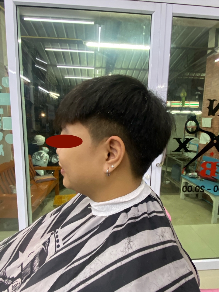 ตัดผมนอกสถานที่ ช่างตัดผมให้บริการตัดผมชาย ทรงผมรองทรงสวยๆ ไถข้างเนียบกริบ พร้อมบริการตัดผมถึงบ้าน ตัดผมเดลิเวอรี่ ราคาถูก สะดวกสบาย ตัดผมใกล้ฉัน ช่างตัดผมมืออาชีพ