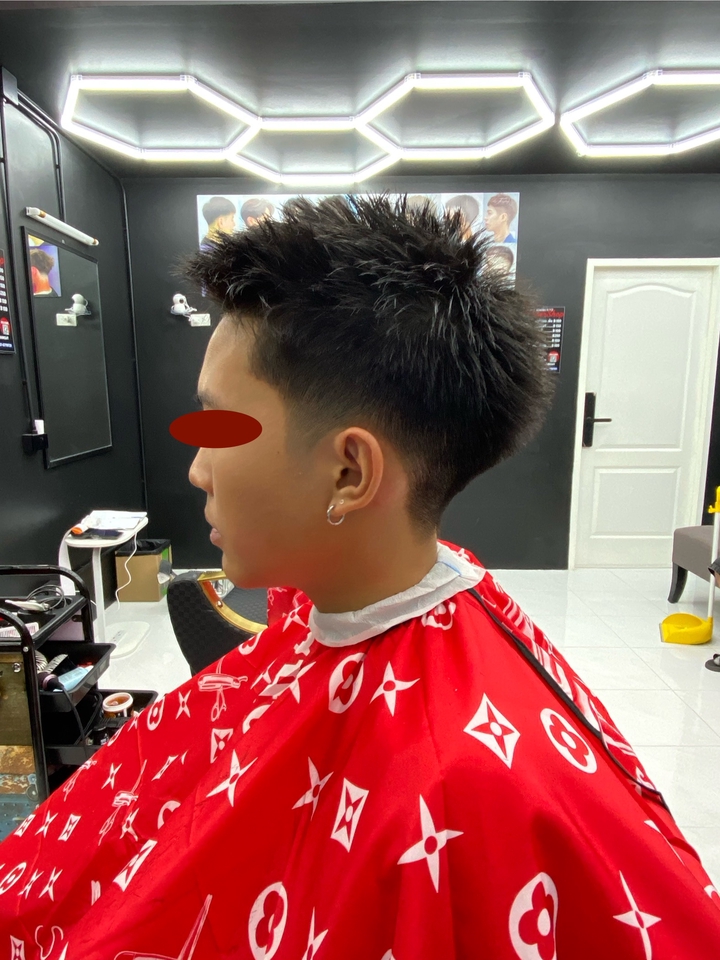 บริการตัดผมนอกสถานที่ ช่างตัดผมให้บริการตัดผมชาย ทรงผมวัยรุ่นสุดฮิต พร้อมบริการตัดผมถึงบ้าน ตัดผมเดลิเวอรี่ ราคาเป็นกันเอง ช่างตัดผมมืออาชีพ ตัดผม ตัดผมชาย ตัดผมสวยๆ