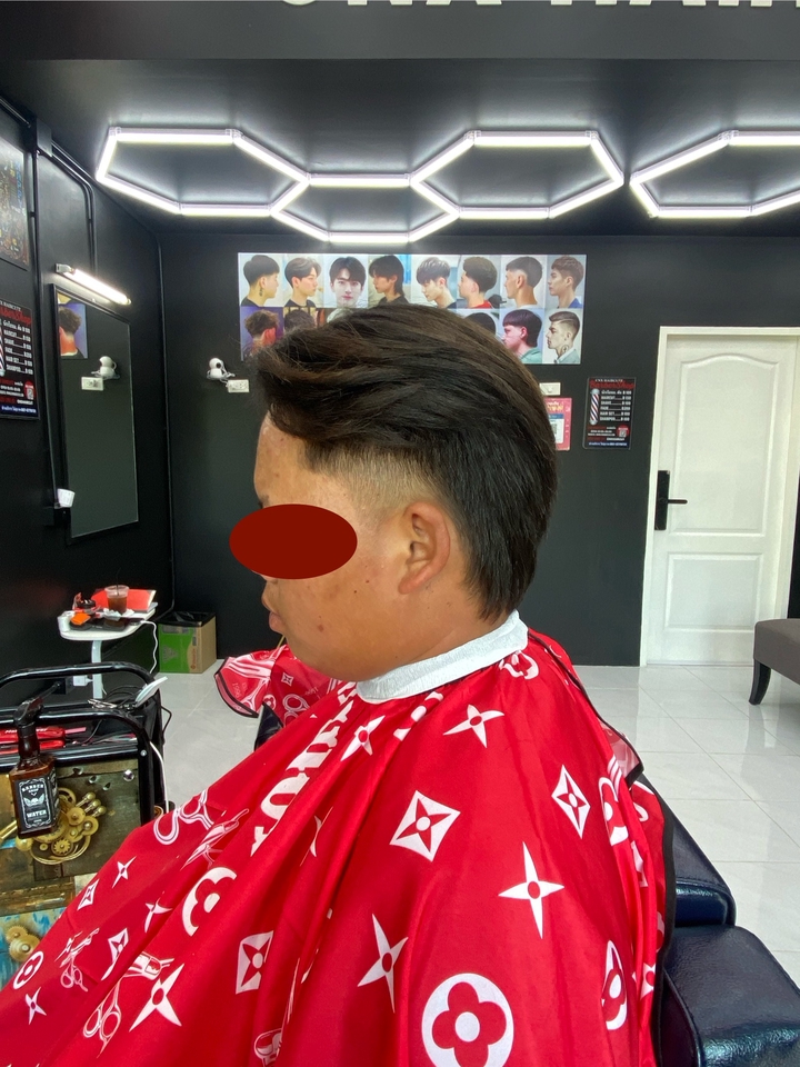 ตัดผมนอกสถานที่ ช่างตัดผมให้บริการตัดผมชาย ทรงผมใหม่ พร้อมดูแลอย่างดีในร้านตัดผม ตกแต่งด้วยไฟสวยงาม พร้อมบริการตัดผมถึงบ้าน ตัดผมเดลิเวอรี่ ทำผมชาย เท่ๆ ทรงผมสั้น ผมยาว รับตัดผมนอกสถานที่ ราคาดีงาม