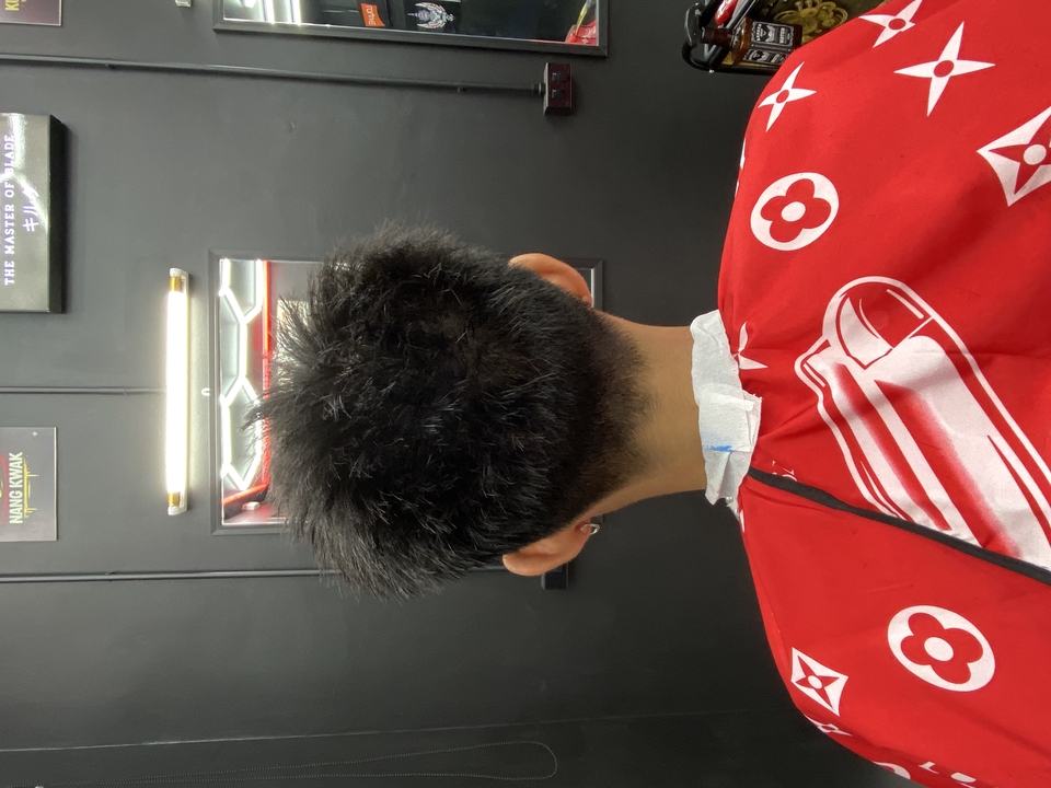 ตัดผมนอกสถานที่ ช่างตัดผมให้บริการตัดผมชาย ทรงผมรองทรง เฟดผมสวยๆ บริการตัดผมถึงบ้าน ตัดผมเดลิเวอรี่ ตัดผมราคาถูก ช่างตัดผมมืออาชีพ ตัดผมแบบไหนก็ได้ตามสั่ง พร้อมบริการเสริมครบวงจร