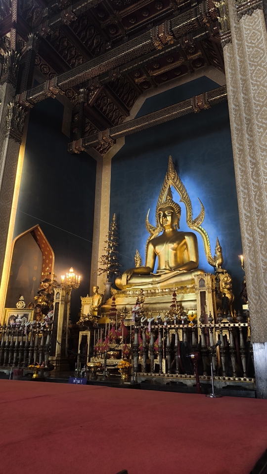 วัดเบญจมบพิตรดุสิตวนาราม
สมเด็จพระพุทธชินราชจำลอง