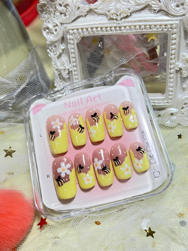 บริการทำเล็บที่บ้าน แบบติดต่อออกแบบลายเอง ช่างทำเล็บมืออาชีพ