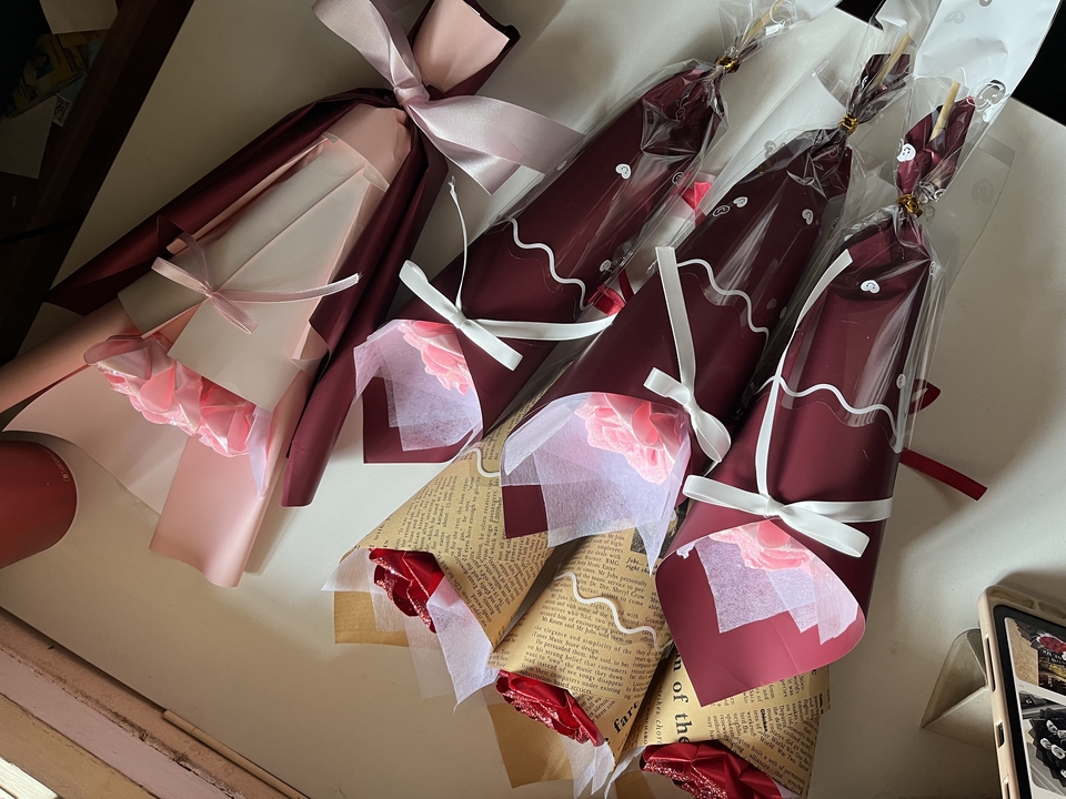 รับจัดดอกไม้ - ช่อกุหลาบกลิตเตอร์ 🌟 - 7