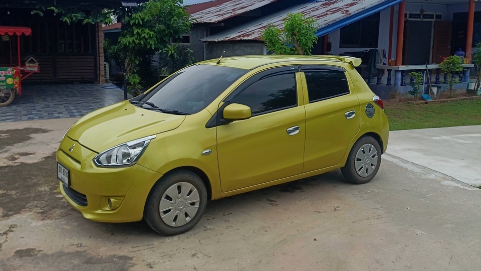 ยี่ห้อ Mitsubishi Mirage 4ประตู รองรับผู้โดยสาร5ที่นั่ง
