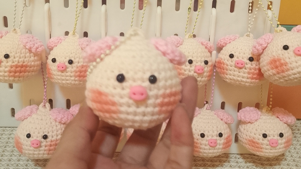 รับถักพวงกุญแจไหมพรมราคาส่ง 1 โหล