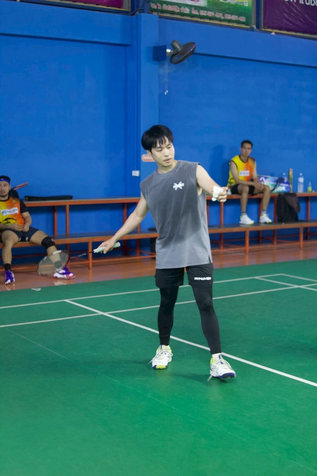 เทรนเนอร์ส่วนตัวฟิตเนสแบดมินตัน Personal Trainer ออกกำลังกาย