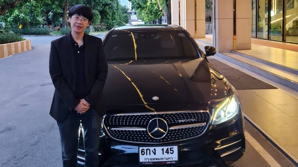 บริการรถ Luxury car พร้อมคนขับ แบบรายชั่วโมง แบะแบบเหมาวัน (Mercedes Benz E-Class E220d AMG )