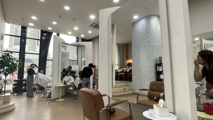 Awish salon design work at Siam Scape Building, Siam area, Bangkok.