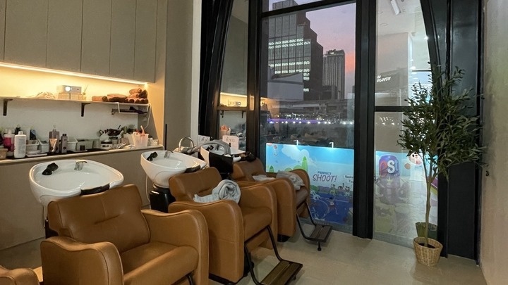 Awish salon design work at Siam Scape Building, Siam area, Bangkok.