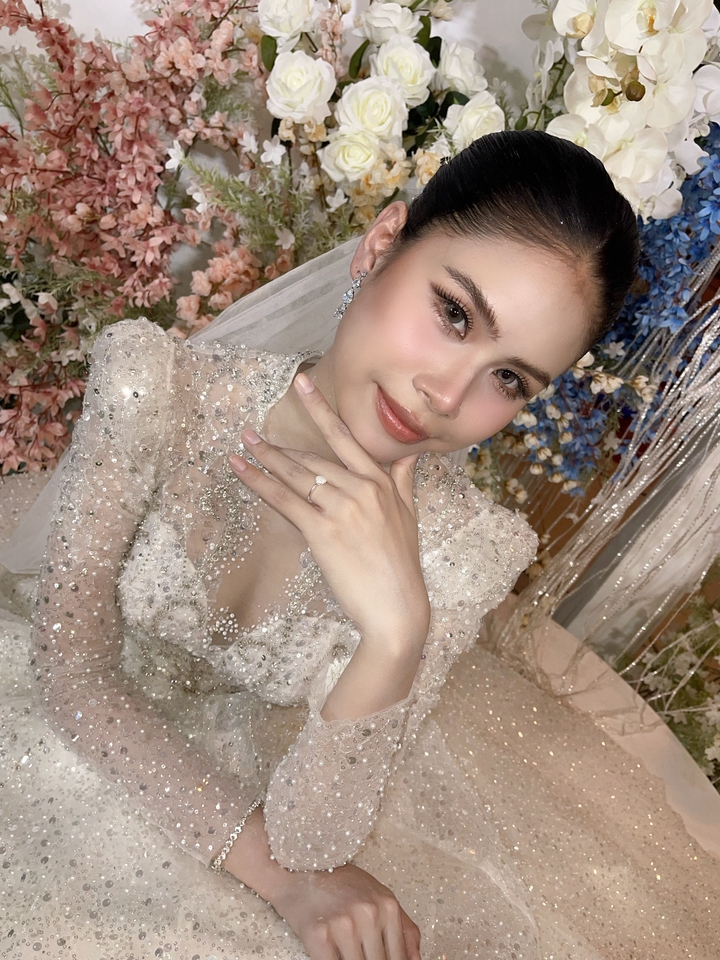 ช่างแต่งหน้าเจ้าสาว แต่งหน้าทำผมเจ้าสาวสวยหวาน