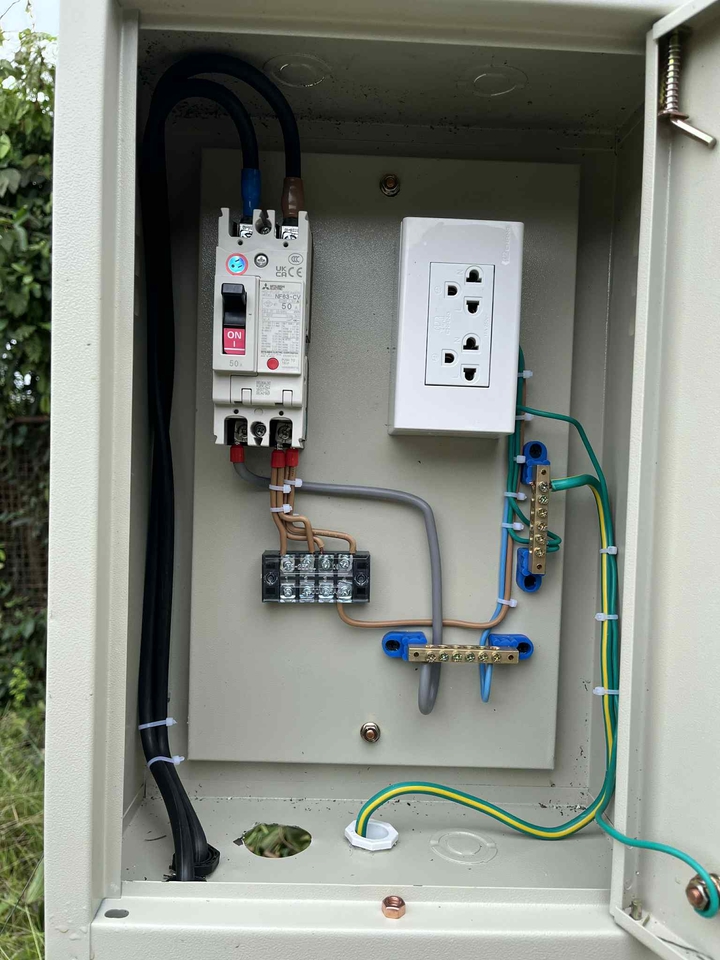 หาช่างไฟฟ้า รับเดินสายไฟ บ้าน ระบบไฟฟ้าครบวงจร ช่างไฟฟ้ามืออาชีพ