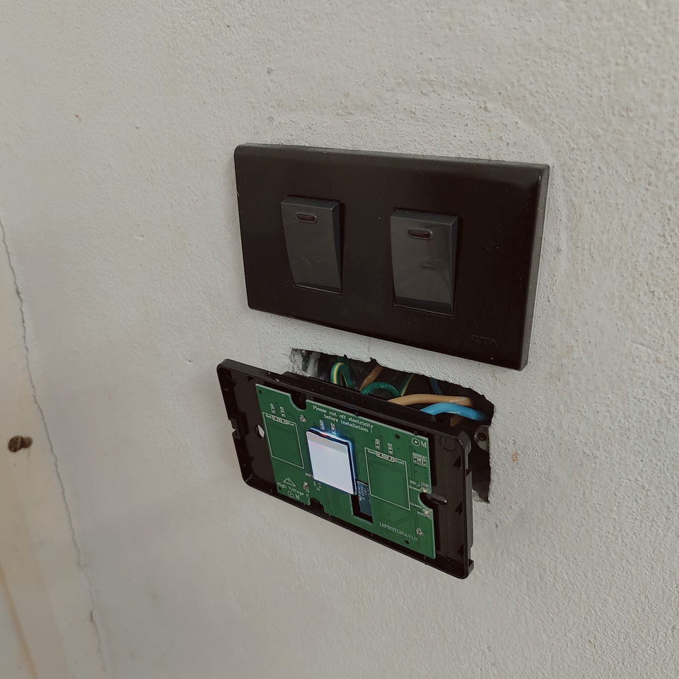 ช่างไฟฟ้าซ่อมระบบไฟฟ้าภายในบ้าน ติดตั้งสวิตช์ไฟใหม่ รับเหมาไฟฟ้า