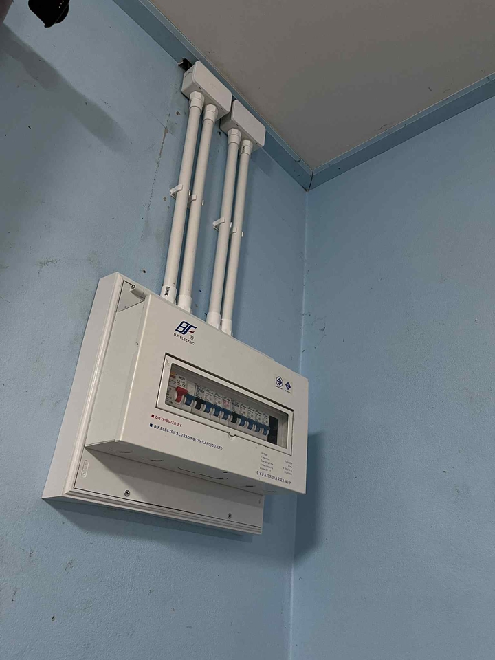 ช่างไฟฟ้าภายในบ้าน เดินสายไฟฟ้า ติดตั้งตู้ไฟฟ้า รับเหมาไฟฟ้า