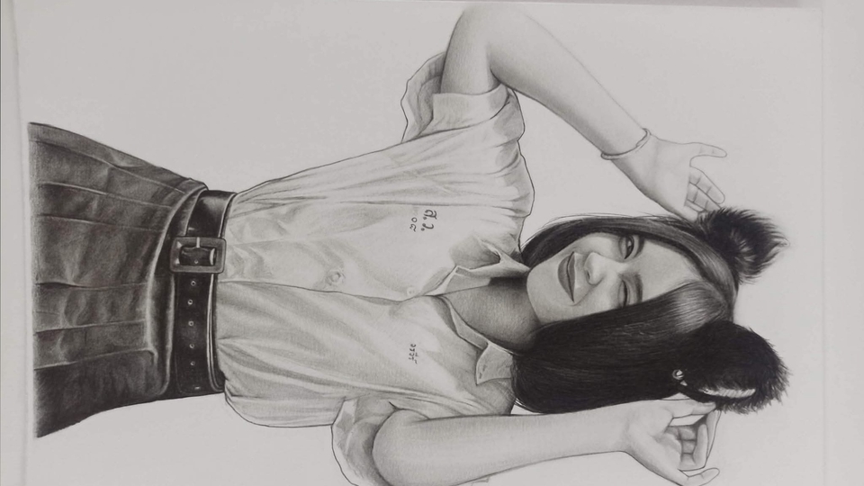รับวาดภาพเหมือนผู้หญิงใส่ชุดนักเรียน ภาพวาด portrait สวยๆ พร้อมท่าทางน่ารัก มีขนปุยบนผม