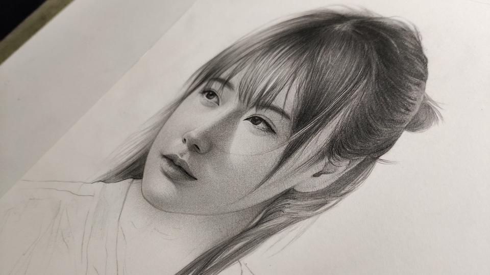 รับวาดภาพเหมือนผู้หญิงสวยด้วยดินสอ วาดรูปคน สไตล์ realistic งานละเอียด พร้อมส่งมอบงานคุณภาพสูง