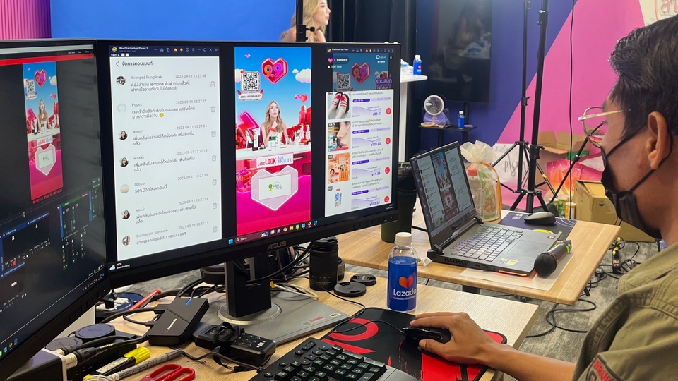 รับถ่ายวีดีโอ live streaming: ช่างภาพกำลังทำงานตัดต่อวีดีโอไลฟ์สด