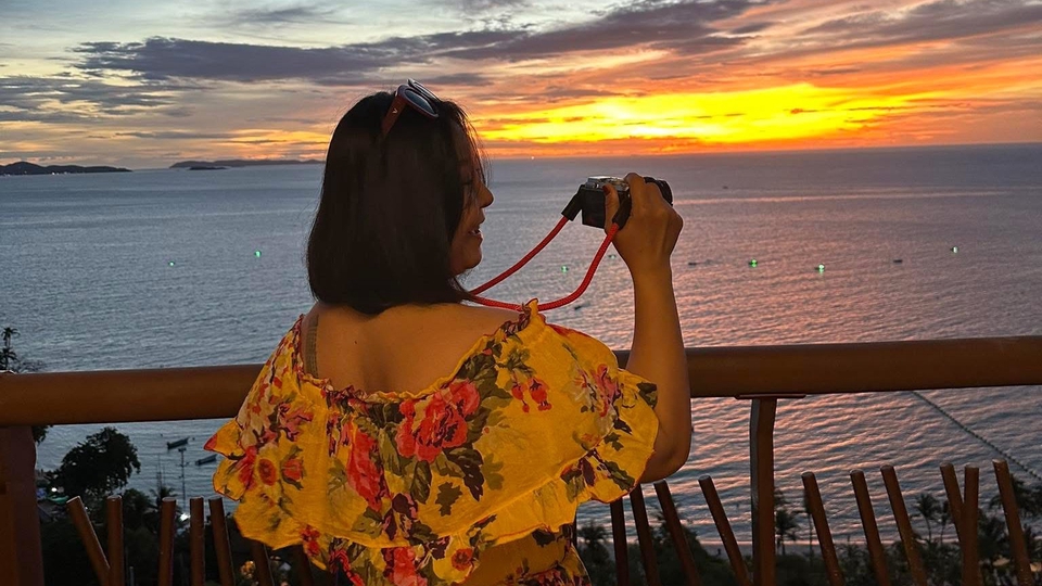 จ้างไปเป็นเพื่อนเที่ยว พาเที่ยว พากิน ไปวัด ดูหนัง ฟังเพลง รับฟัง แนะนำ ขับรถได้ ถ่ายรูปสวย