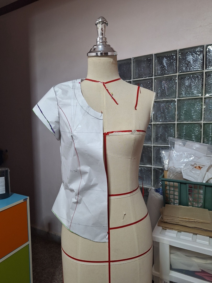 รับออกแบบแพทเทิร์นเสื้อผ้าผู้หญิง ตัดเย็บเสื้อผ้าแฟชั่น