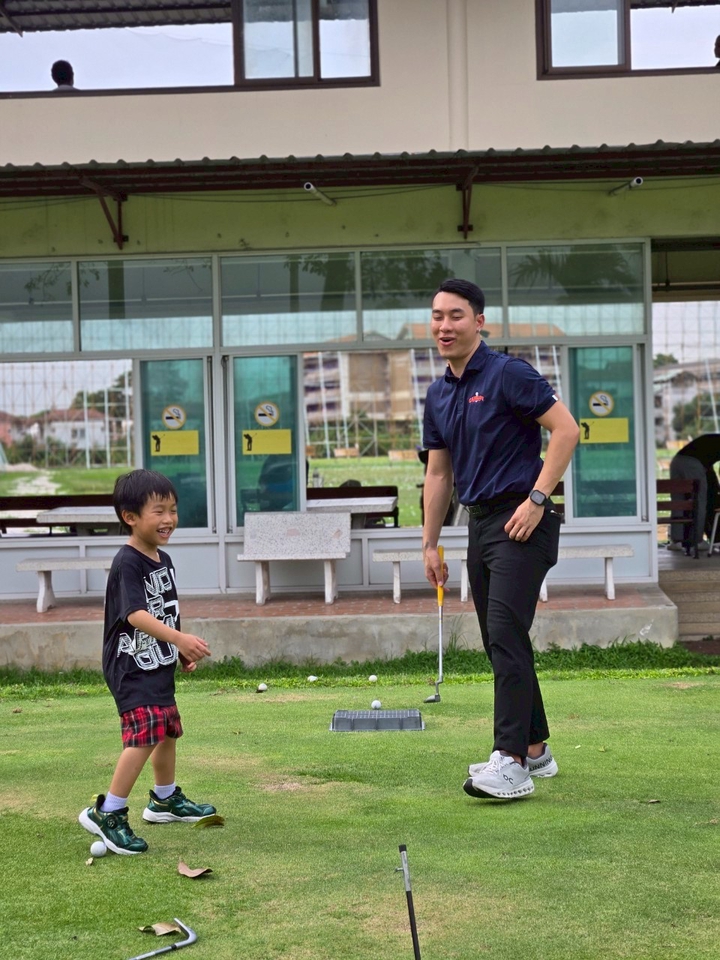 เรียนตีกอล์ฟเด็ก ครูสอนตีกอล์ฟมืออาชีพ ราคาประหยัด