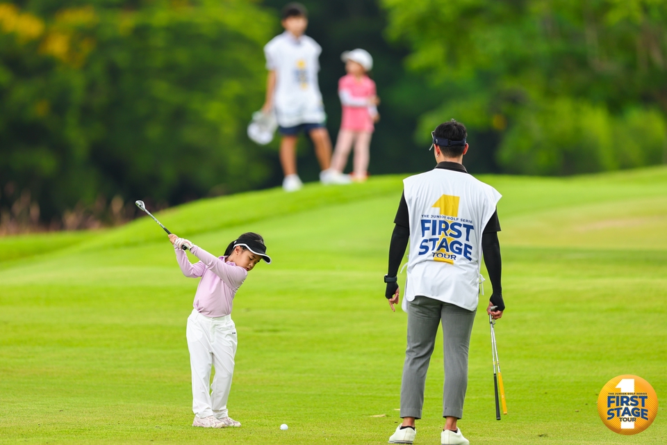 เรียนตีกอล์ฟเด็ก ฝึกซ้อมกอล์ฟมืออาชีพ