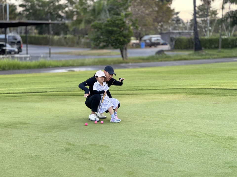 เรียนสอนตีกอล์ฟเด็ก ครูสอนกอล์ฟมืออาชีพ