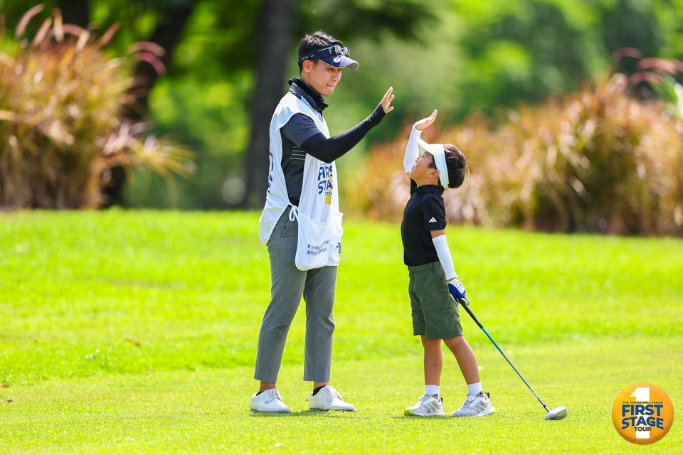 เรียนตีกอล์ฟเด็กกับโปร สอนตีกอล์ฟมืออาชีพ ฝึกซ้อมกอล์ฟ
