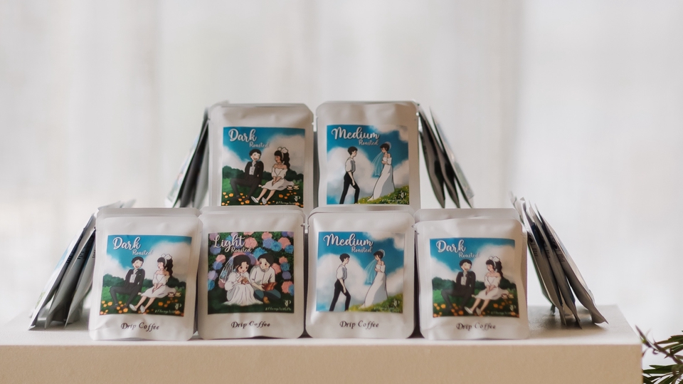 รับออกแบบภาพประกอบ และจัดหาซองกาแฟดริป สำหรับเป็นของขวัญ หรือของชำร่วยในโอกาสพิเศษ