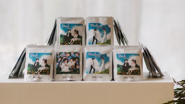 ทำของชำร่วย - รับออกแบบภาพประกอบ และจัดหาซองกาแฟดริป สำหรับเป็นของขวัญ หรือของชำร่วยในโอกาสพิเศษ - 4