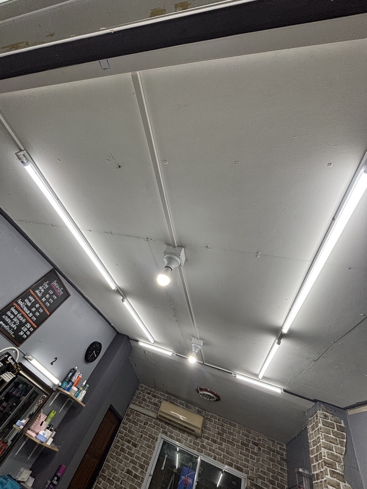 หาช่างไฟฟ้าภายในบ้าน ติดตั้งไฟ LED เพดานบ้านสวย