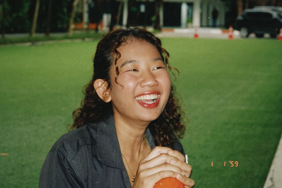 รับถ่ายภาพพอร์ตเทรตบุคคล ช่างภาพฟรีแลนซ์ ถ่ายรูปคนยิ้มสวย