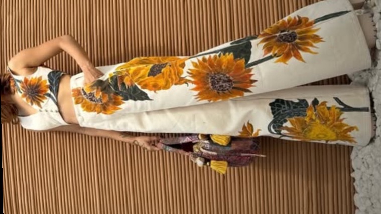 รับทำของขวัญแฮนเมด เสื้อผ้าลายดอกทานตะวัน งานฝีมือ