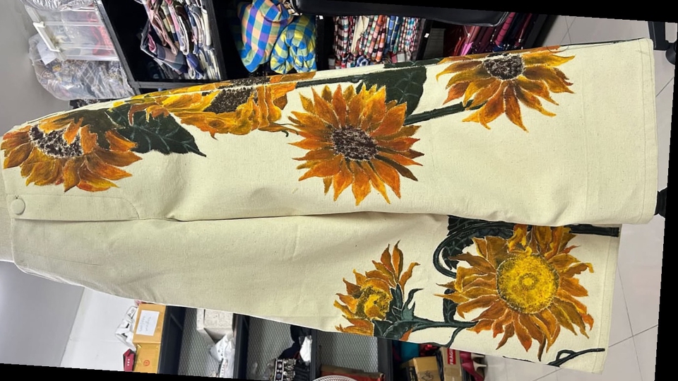 รับทำของขวัญแฮนเมด กระโปรงผ้าใบลายดอกทานตะวัน