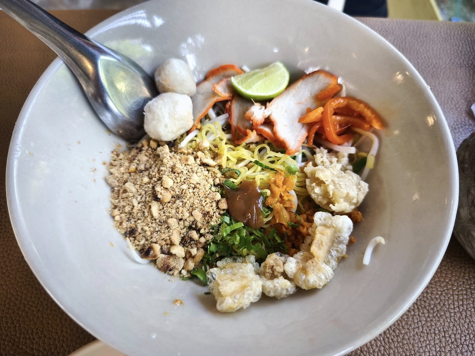 ก๋วยเตี๋ยวสุโขทัย บ้านยายเอิบ