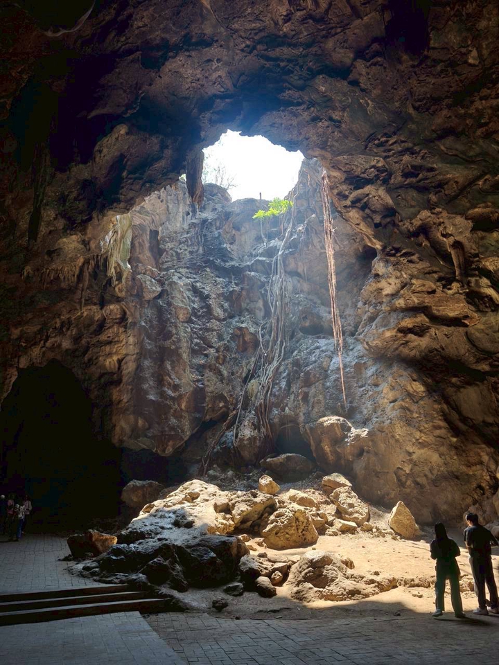 ถ้ำเขาหลวง เพชรบุรี