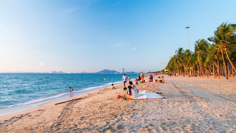 เที่ยวทะเลบางแสน(นั่งโง่โง่ริมทะเล)