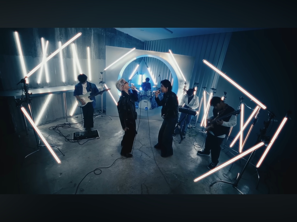 รับถ่ายวีดีโอ ถ่าย MV ถ่ายทำมิวสิควิดีโอ วงดนตรีแสดงสดพร้อมไฟนีออน ถ่ายวีดีโอไลฟ์สด